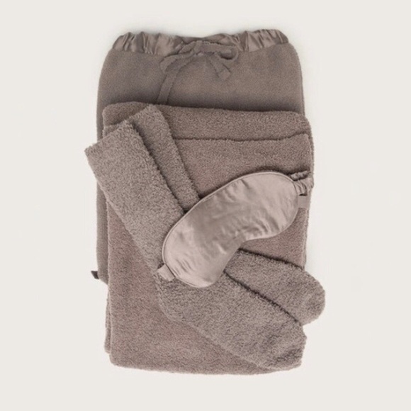 Barefoot Dreams Accessories - Nwt Barefoot Dreams CozyChic Travel Set Throw Blanket Eye Mask Socks Drftwood